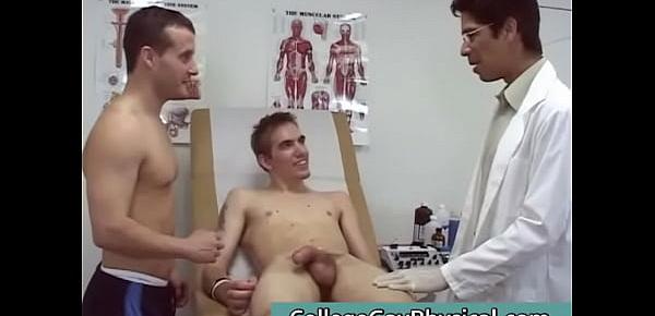  Team coach and physical doctor play gay video
